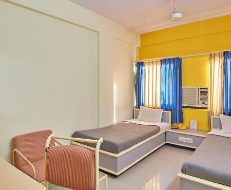 Hotel Aditya Rajkot Bagian luar foto