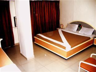 Hotel Aditya Rajkot Bagian luar foto