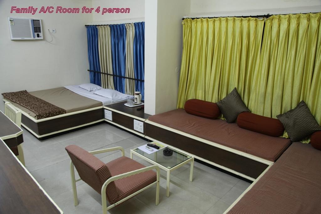 Hotel Aditya Rajkot Bagian luar foto