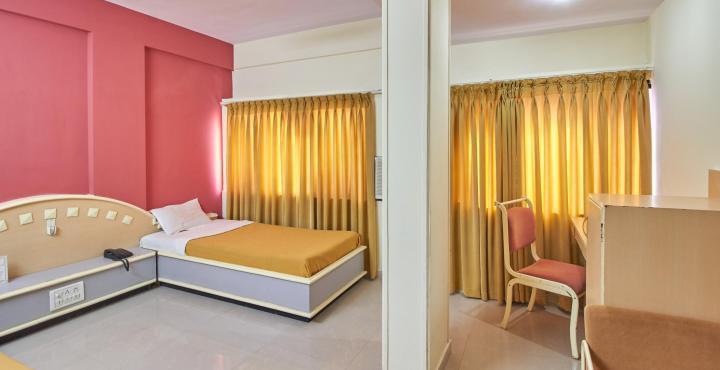 Hotel Aditya Rajkot Bagian luar foto