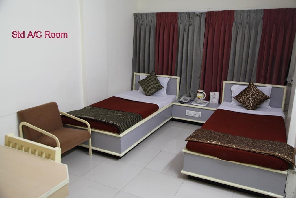 Hotel Aditya Rajkot Bagian luar foto