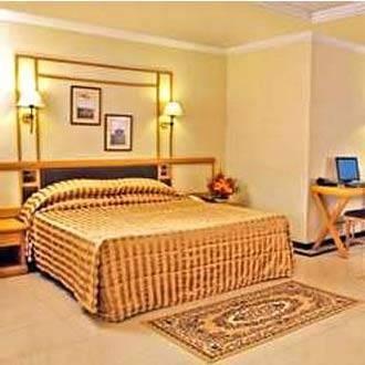 Hotel Aditya Rajkot Bagian luar foto