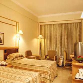 Hotel Aditya Rajkot Bagian luar foto